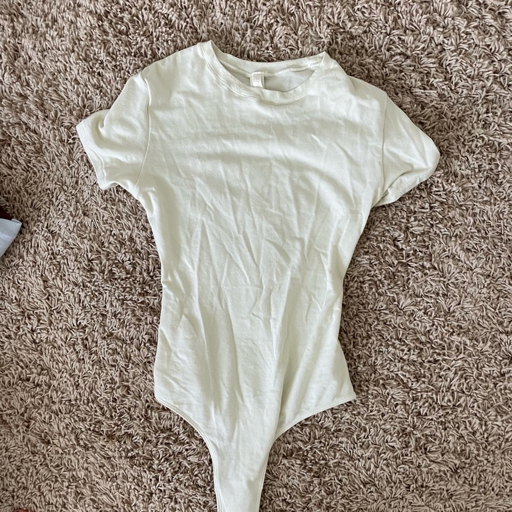 SKIMS fits everybody shirt bodysuit, XXS, Sand/ivory color